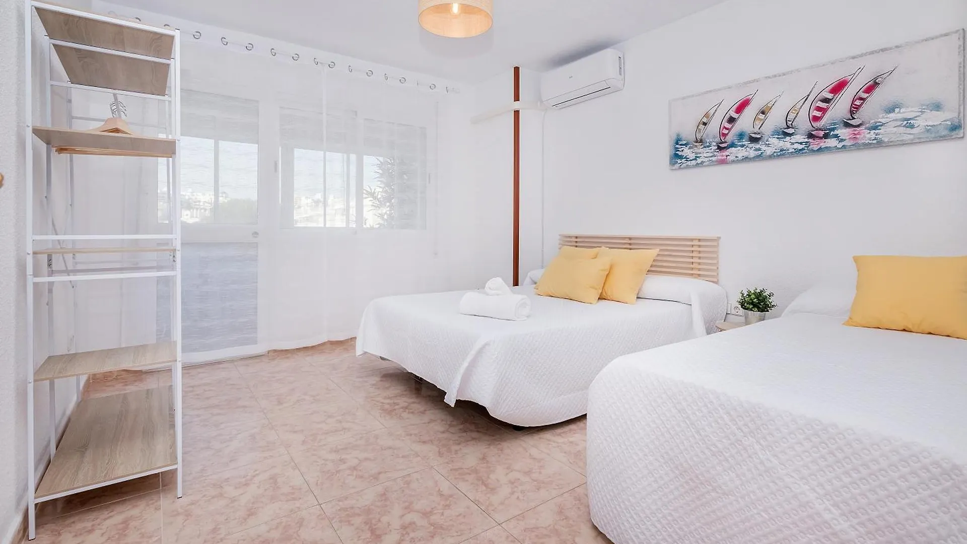 Bhost - Carihuela Beach توريمولينوس